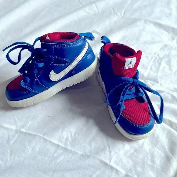 Nike Air Jordan blue / red hi top size 8C